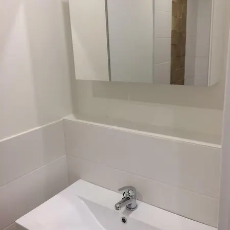 Brown Apartmen Apartman *